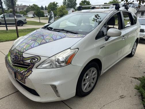 2012 Toyota Prius v Five