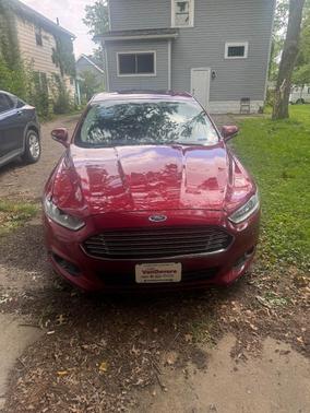 Red 2016 Ford Fusion SE