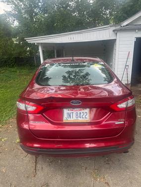 Red 2016 Ford Fusion SE