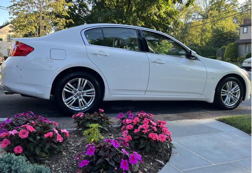 2015 INFINITI Q40 Base