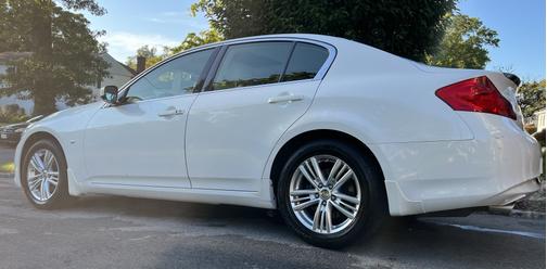 2015 INFINITI Q40 Base