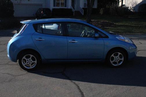 Blue 2012 Nissan Leaf SL