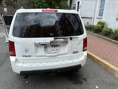 White 2009 Honda Pilot Touring