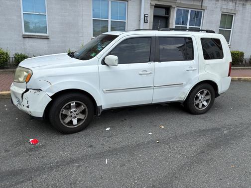 White 2009 Honda Pilot Touring