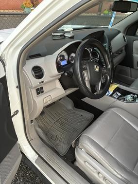 White 2009 Honda Pilot Touring