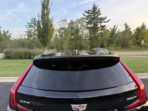 2022 Cadillac XT4 Premium Luxury