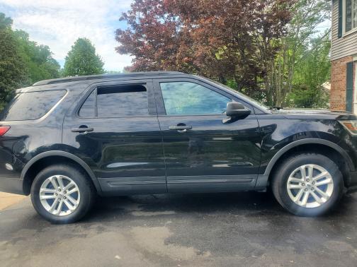 Black 2017 Ford Explorer Base