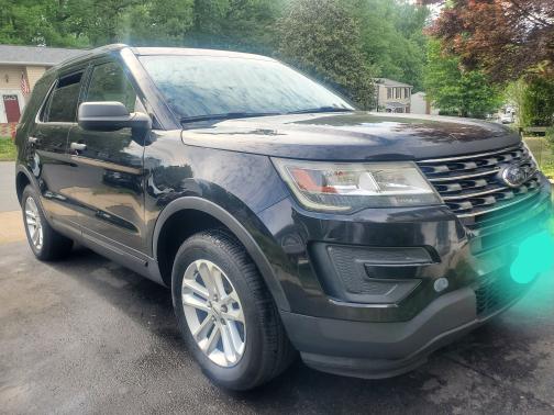 Black 2017 Ford Explorer Base