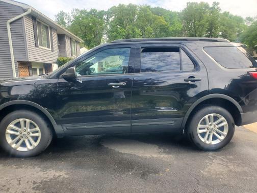 Black 2017 Ford Explorer Base