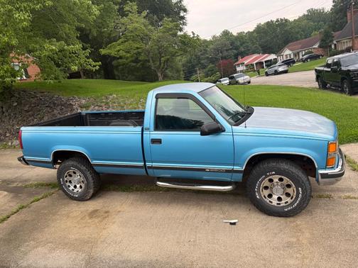 Blue 1995 Chevrolet 2500 Cheyenne