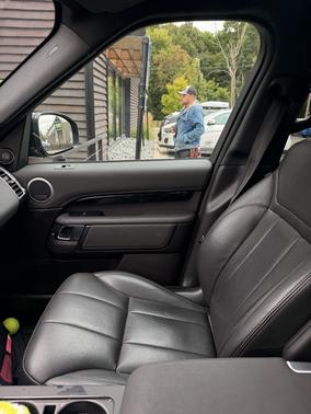 Black 2019 Land Rover Discovery SE