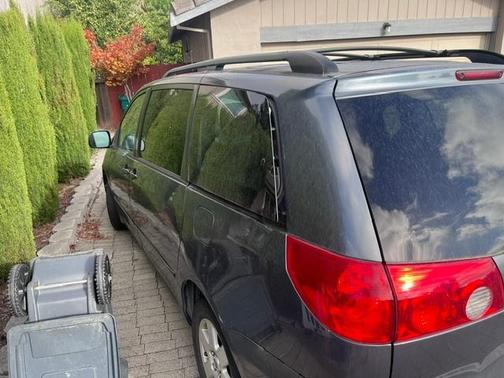 Blue 2007 Toyota Sienna CE