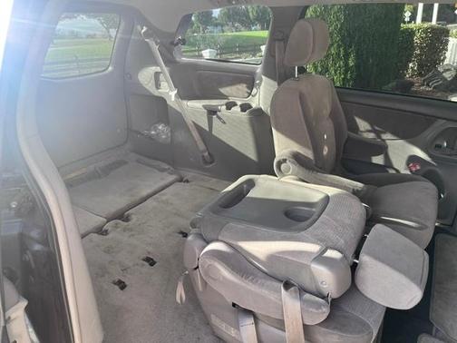 Blue 2007 Toyota Sienna CE