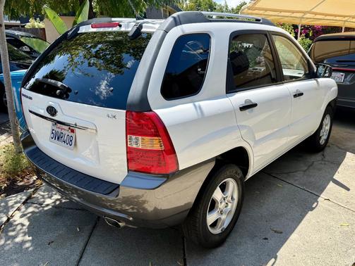 White 2007 Kia Sportage LX