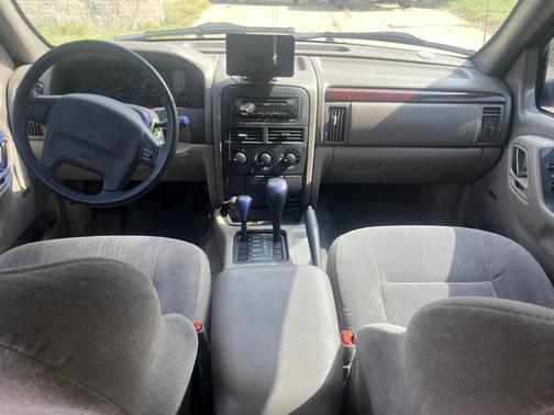 2000 Jeep Grand Cherokee Laredo 4WD