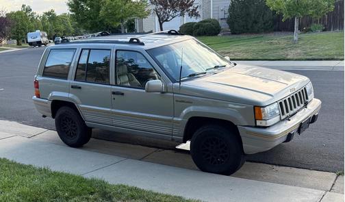 Silver 1994 Jeep Grand Cherokee Limited 4WD
