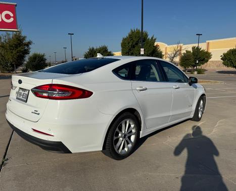White 2019 Ford Fusion Hybrid SE