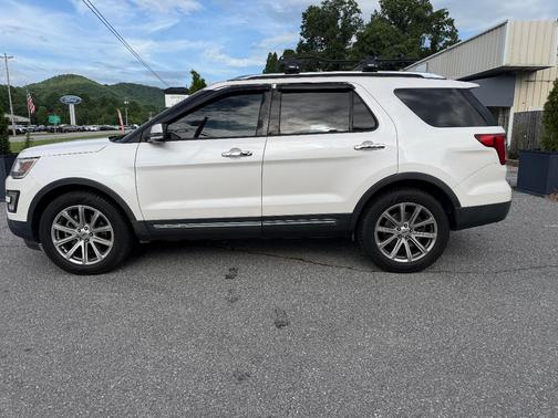 White 2017 Ford Explorer Limited