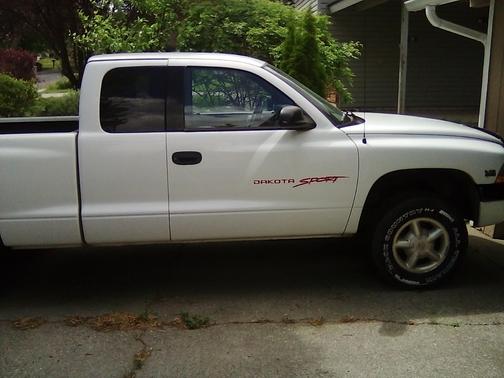 White 1998 Dodge Dakota Sport