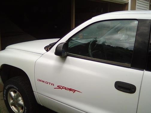 White 1998 Dodge Dakota Sport