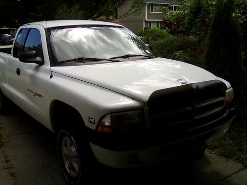 White 1998 Dodge Dakota Sport
