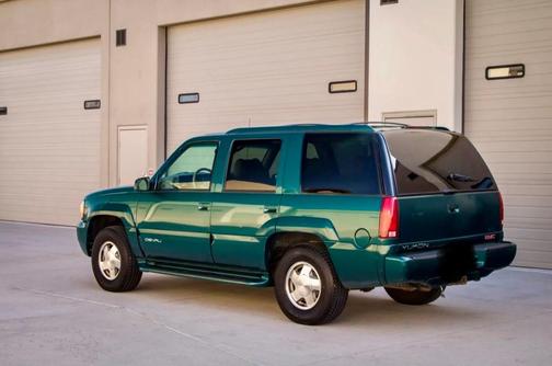 Green 2000 GMC Yukon Denali