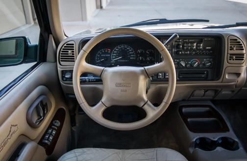 Green 2000 GMC Yukon Denali