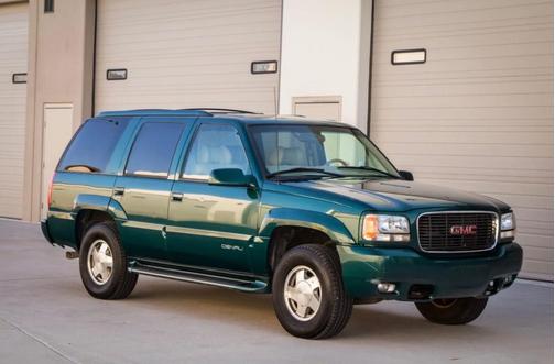 Green 2000 GMC Yukon Denali