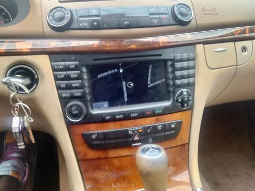 Photo 5 of 9 of 2008 Mercedes-Benz E-Class E 350 4MATIC