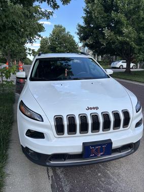 White 2017 Jeep Cherokee Latitude