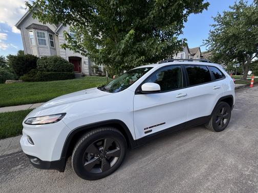 White 2017 Jeep Cherokee Latitude