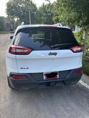 White 2017 Jeep Cherokee Latitude