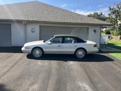 Beige 1997 Lincoln Continental Base
