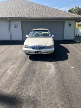 Beige 1997 Lincoln Continental Base