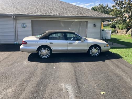 Beige 1997 Lincoln Continental Base