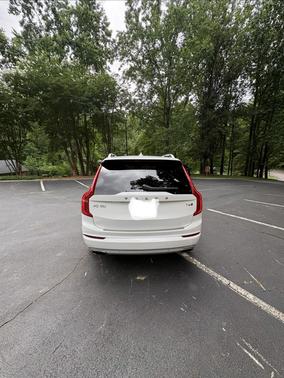 White 2019 Volvo XC90 T6 Momentum
