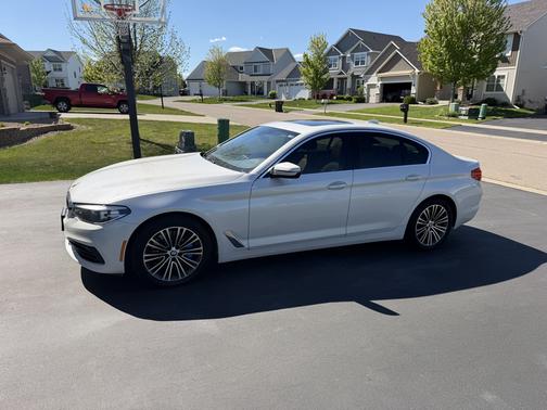 White 2018 BMW 540 i xDrive