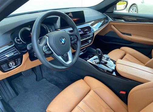 White 2018 BMW 540 i xDrive