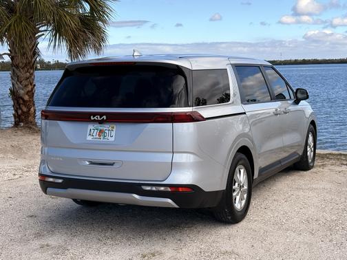 2023 Kia Carnival LX