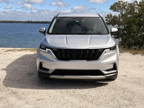 2023 Kia Carnival LX