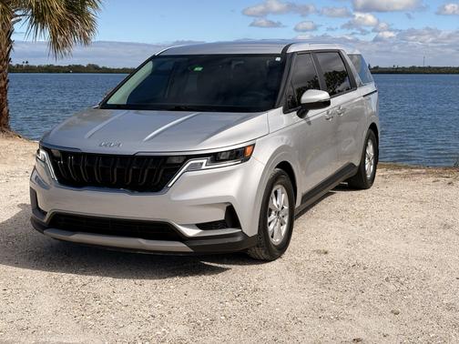 2023 Kia Carnival LX