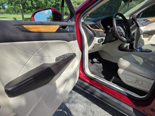 2016 Lincoln MKC Select