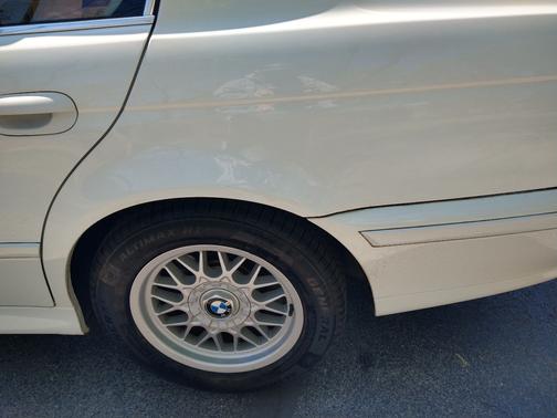 White 2001 BMW 525 i