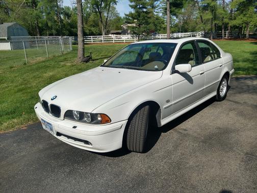 White 2001 BMW 525 i