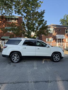 White 2015 GMC Acadia SLT-1