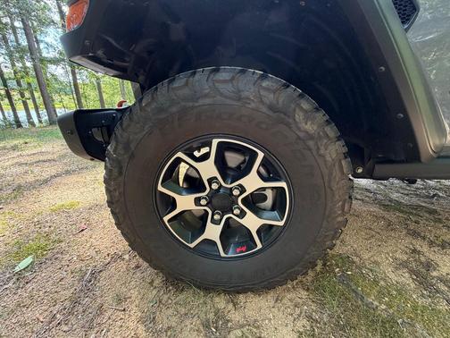 Silver 2022 Jeep Wrangler Unlimited Rubicon