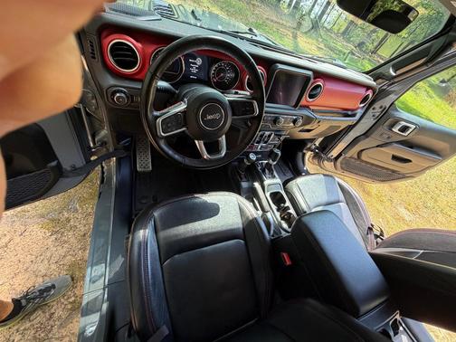 Silver 2022 Jeep Wrangler Unlimited Rubicon