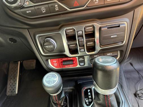 Silver 2022 Jeep Wrangler Unlimited Rubicon