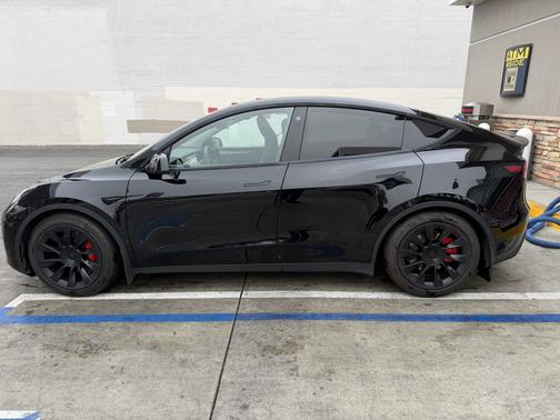 Black 2023 Tesla Model Y Performance