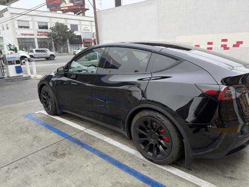 Black 2023 Tesla Model Y Performance